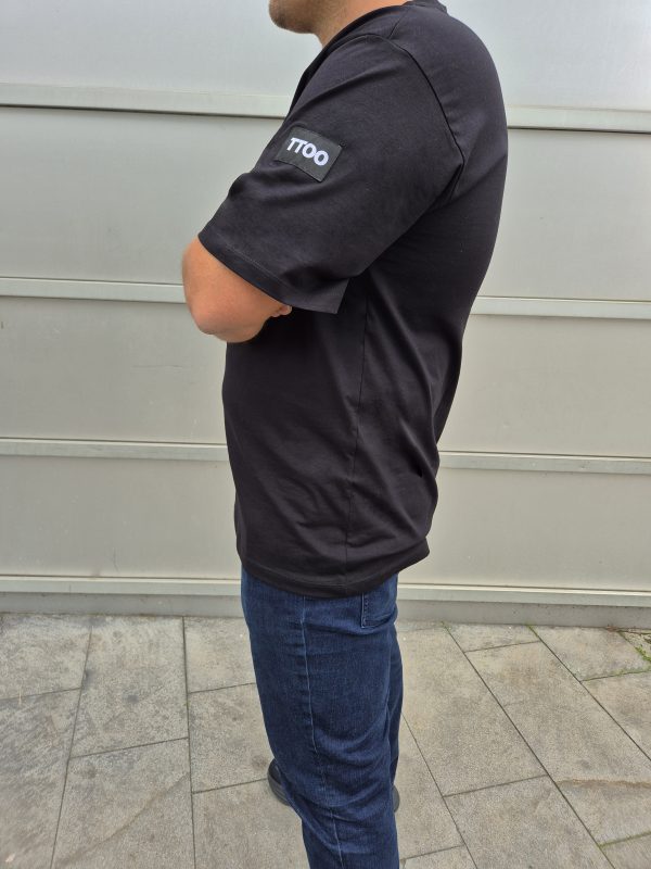 t shirt nera
