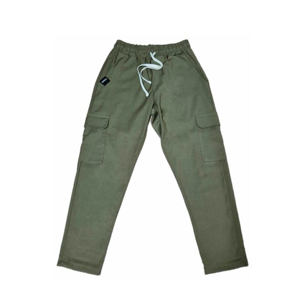 pantalone verde con tasche